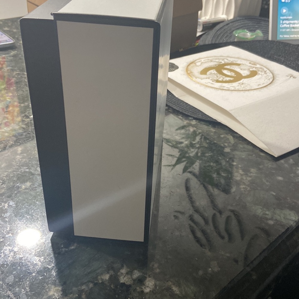 Chanel gift wrap set - Picture 2 of 4